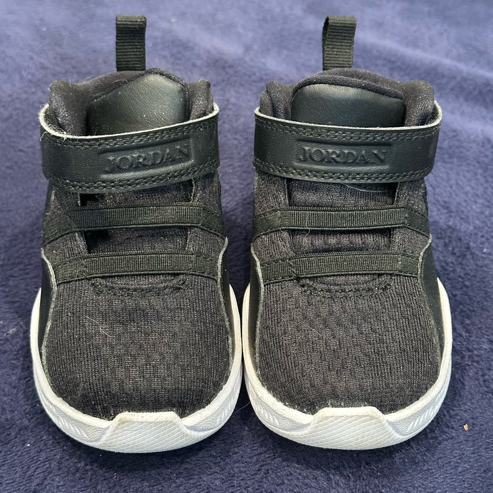Gently Used Jordan Toddler Sneakers Black/White 5C